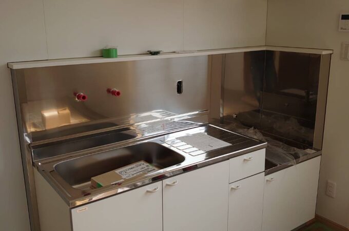 福島県郡山市　新築アパート　キッチン回りの板金工事